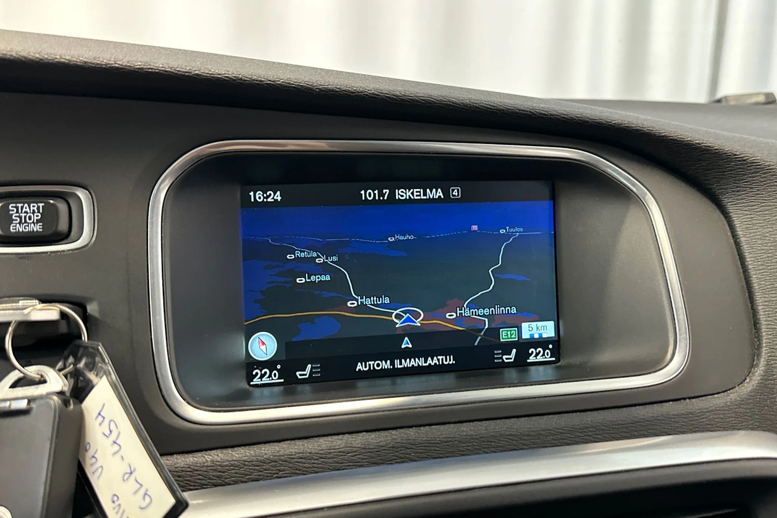 punainen Volvo V40 2016 kuva 21.
