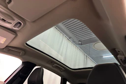 punainen Volvo V40 2016 kuva 22.