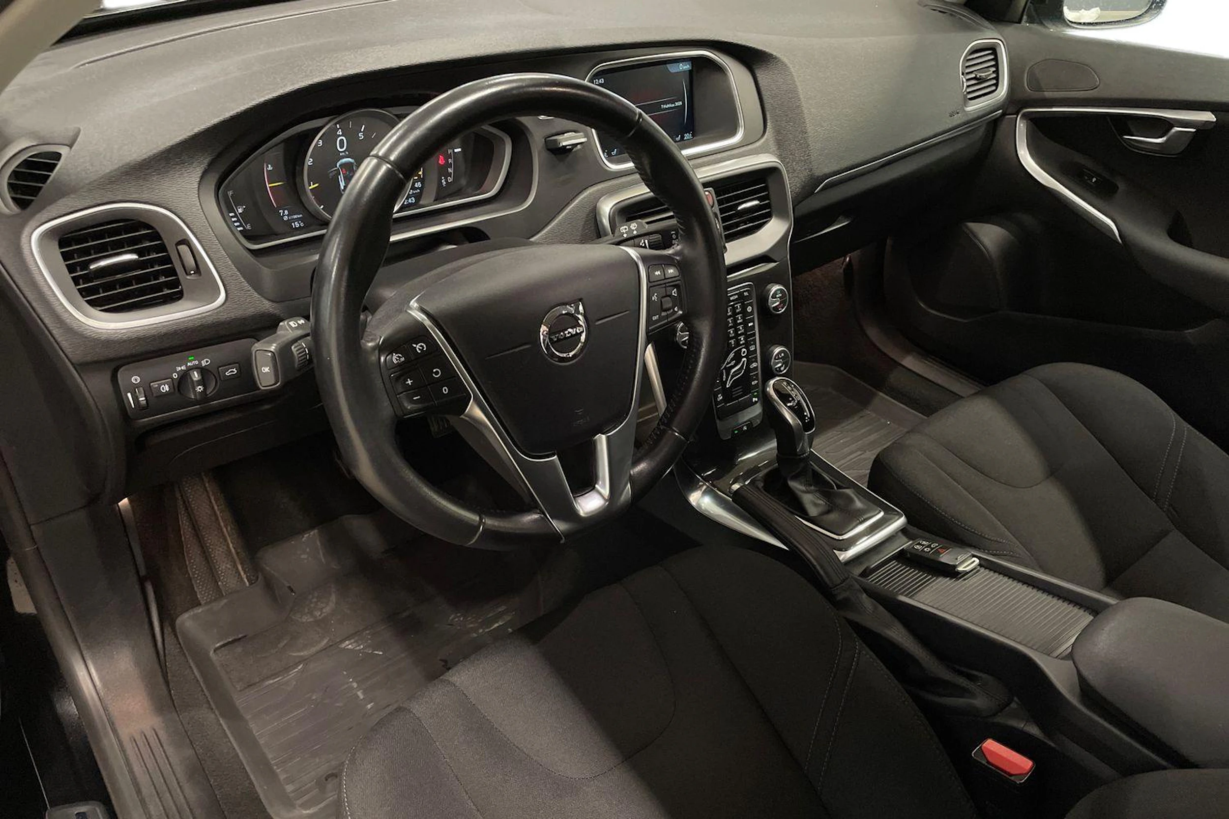 musta Volvo V40 2017 kuva 6.