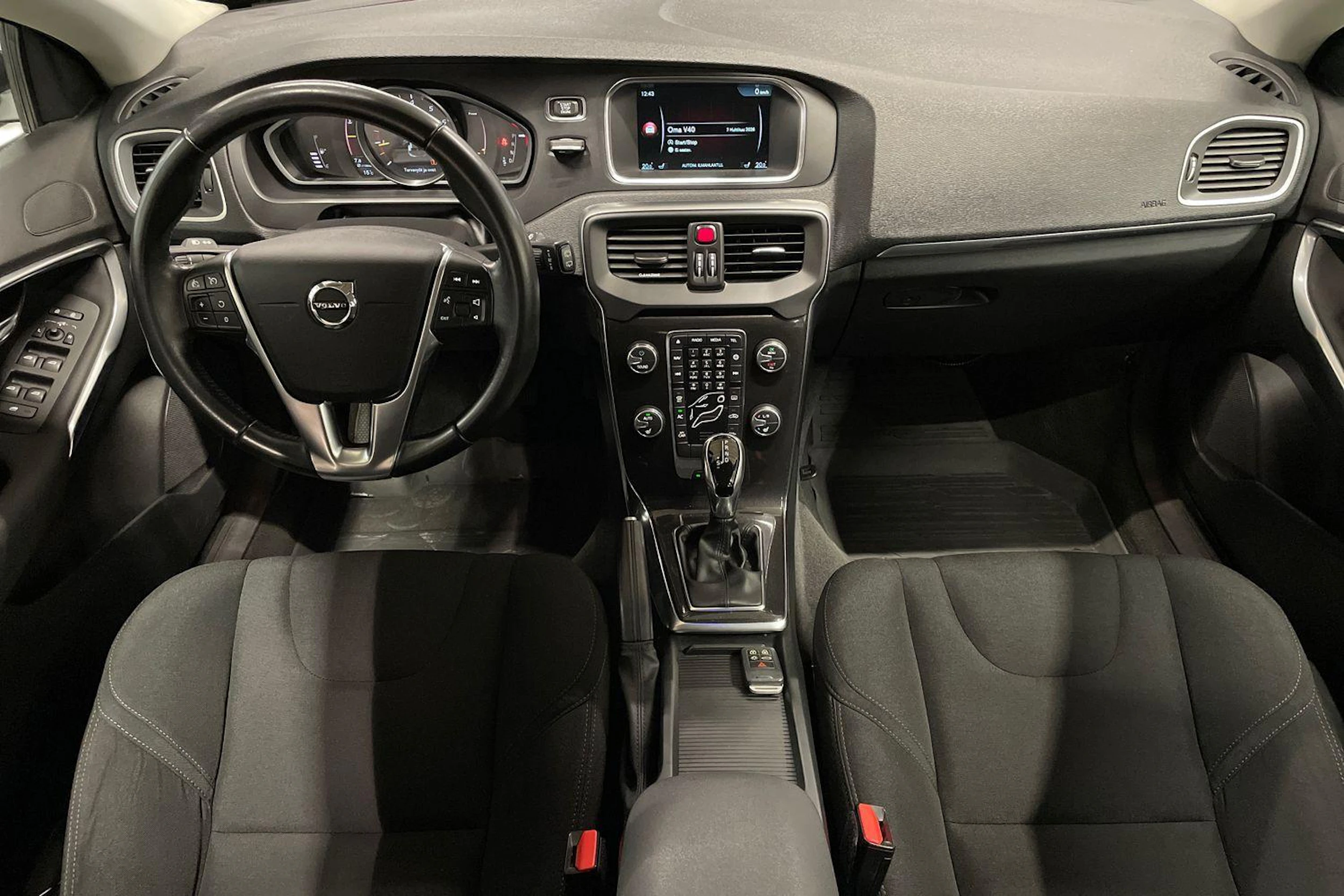 musta Volvo V40 2017 kuva 7.