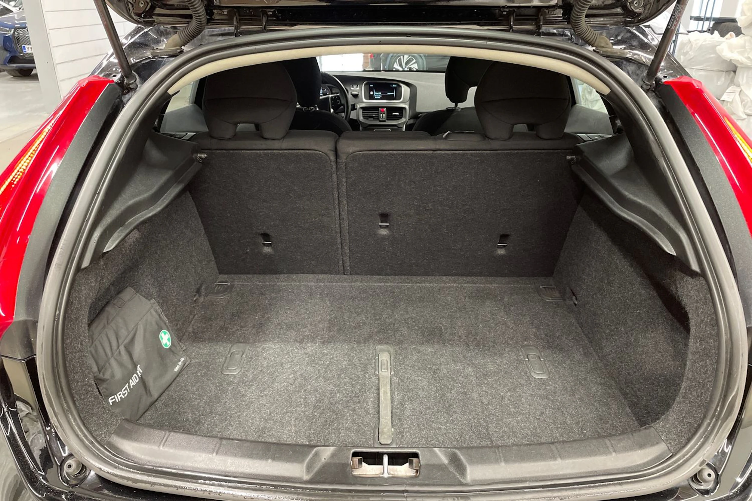 musta Volvo V40 2017 kuva 11.