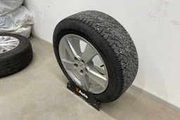 musta Volvo V40 2017 kuva 12.