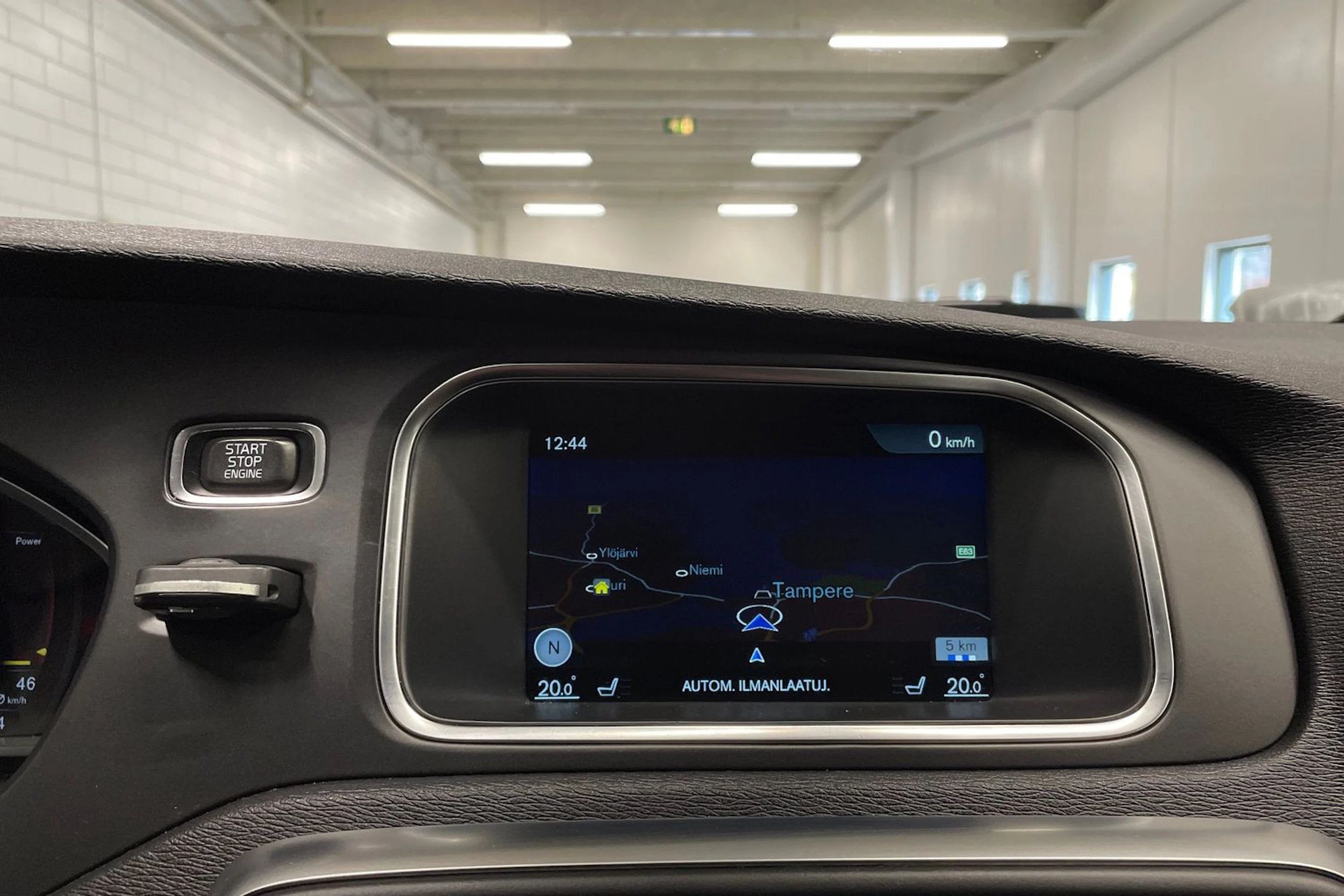 musta Volvo V40 2017 kuva 14.