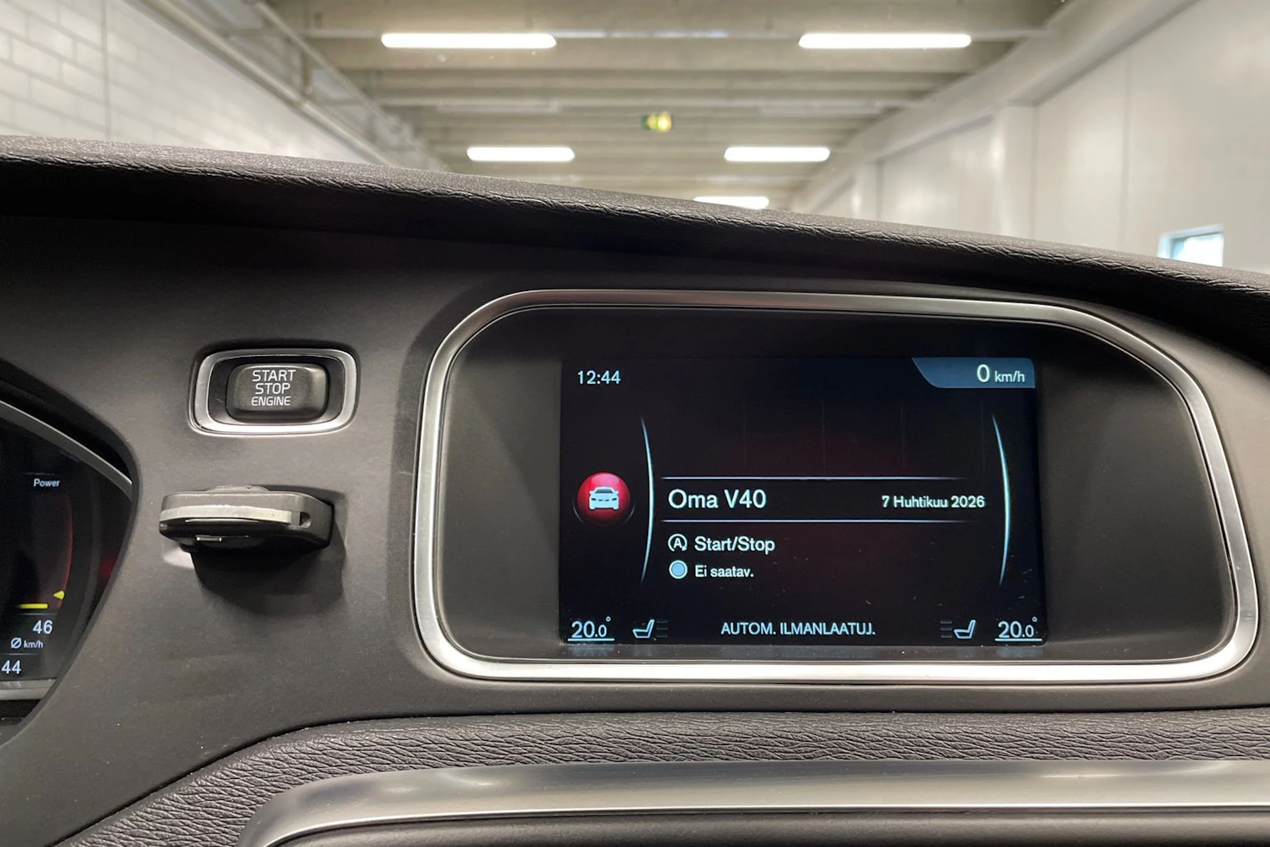 musta Volvo V40 2017 kuva 15.