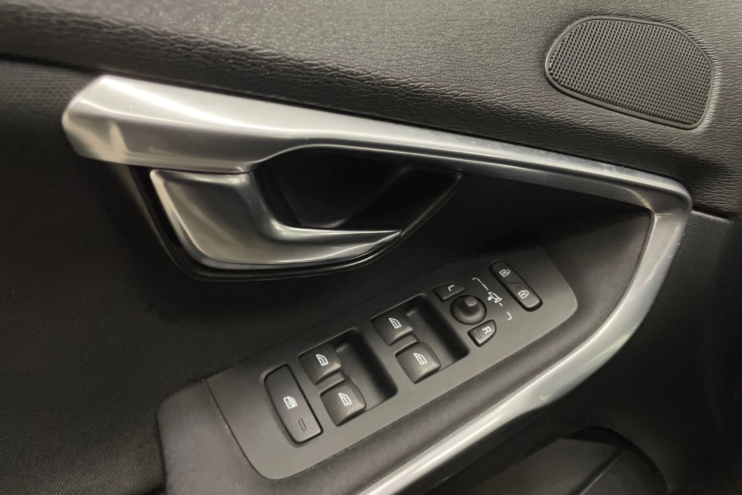 musta Volvo V40 2017 kuva 20.
