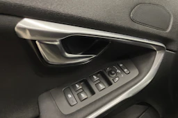 musta Volvo V40 2017 kuva 20.