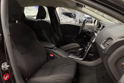 musta Volvo V40 2017 kuva 21.
