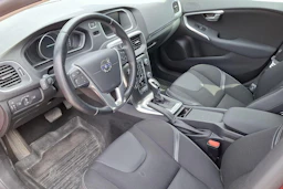 punainen Volvo V40 2016 kuva 3.