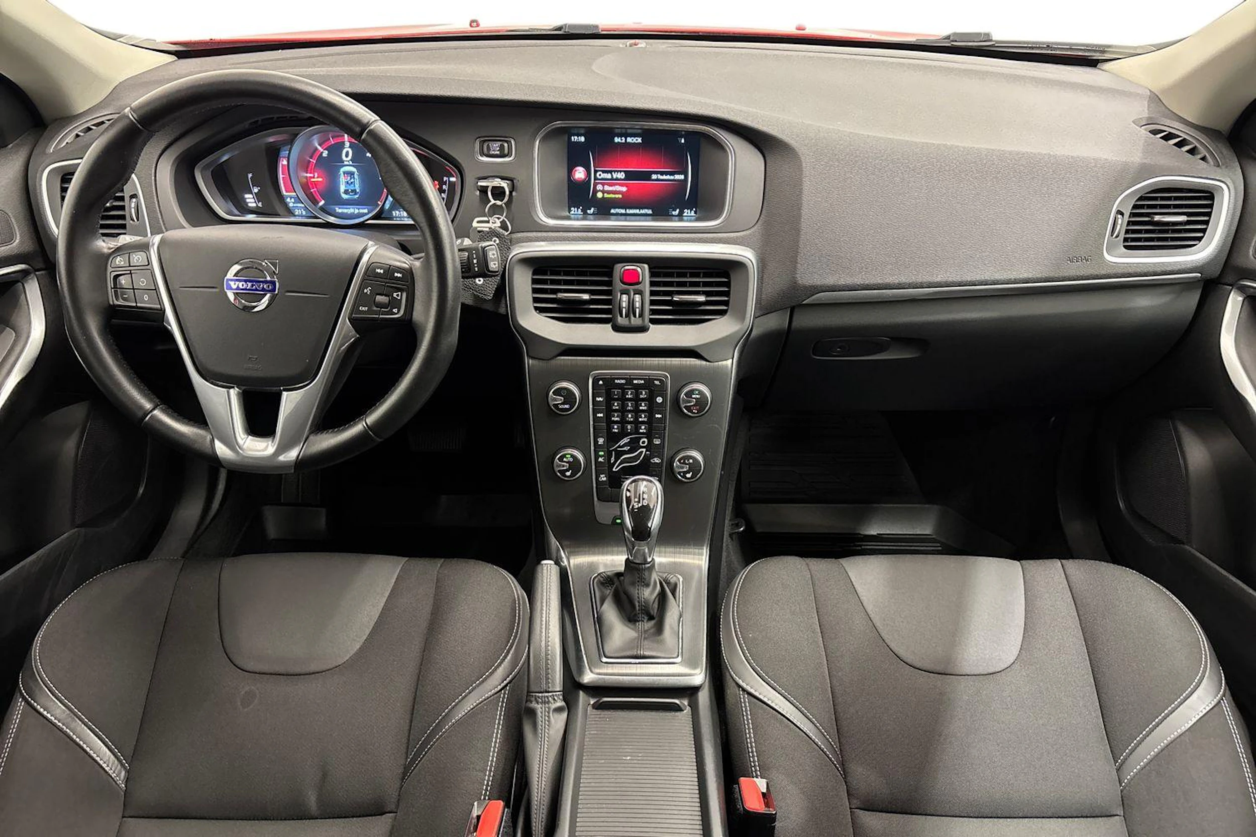 punainen Volvo V40 2016 kuva 9.