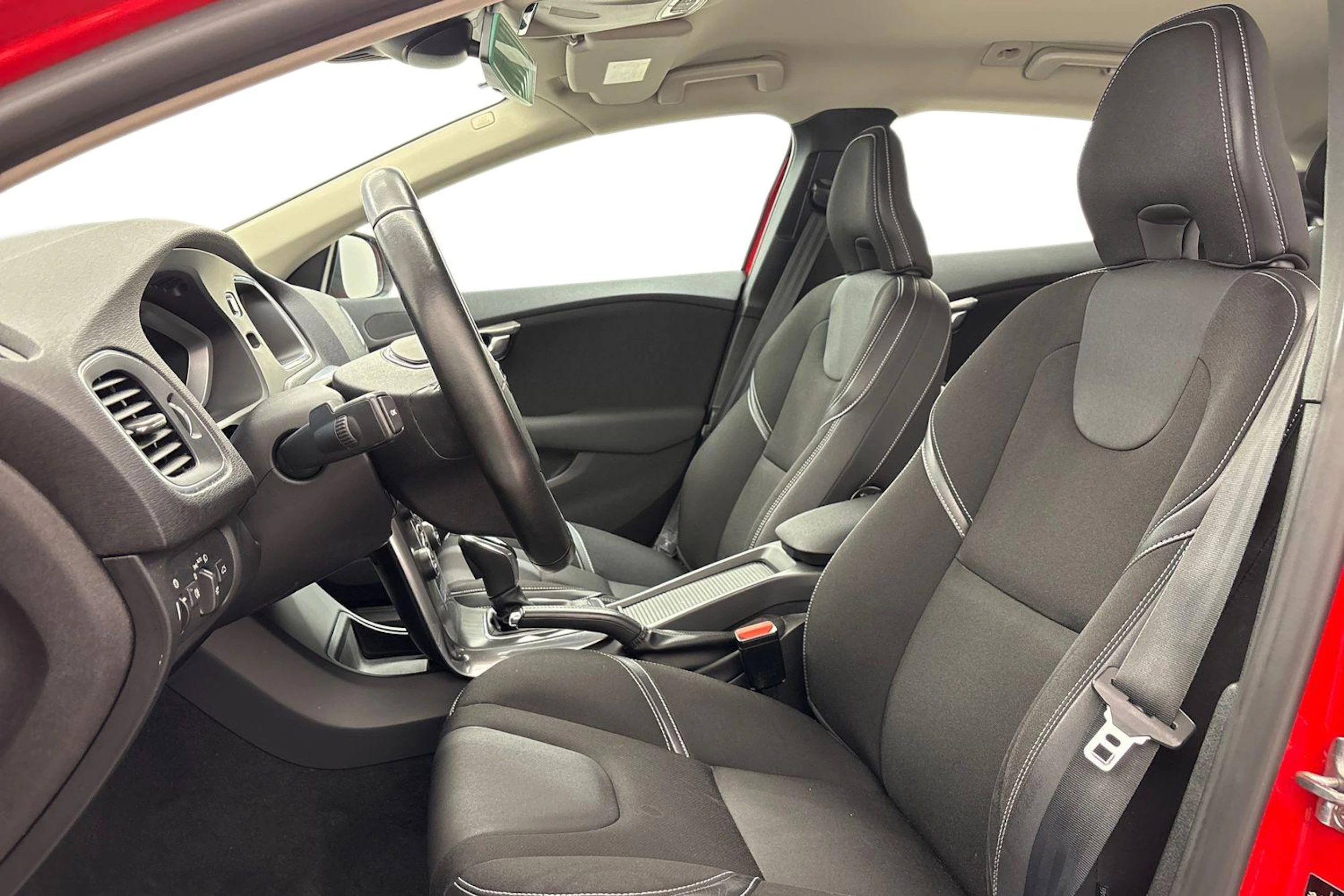punainen Volvo V40 2016 kuva 11.
