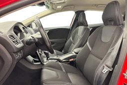 punainen Volvo V40 2016 kuva 11.
