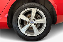 punainen Volvo V40 2016 kuva 12.