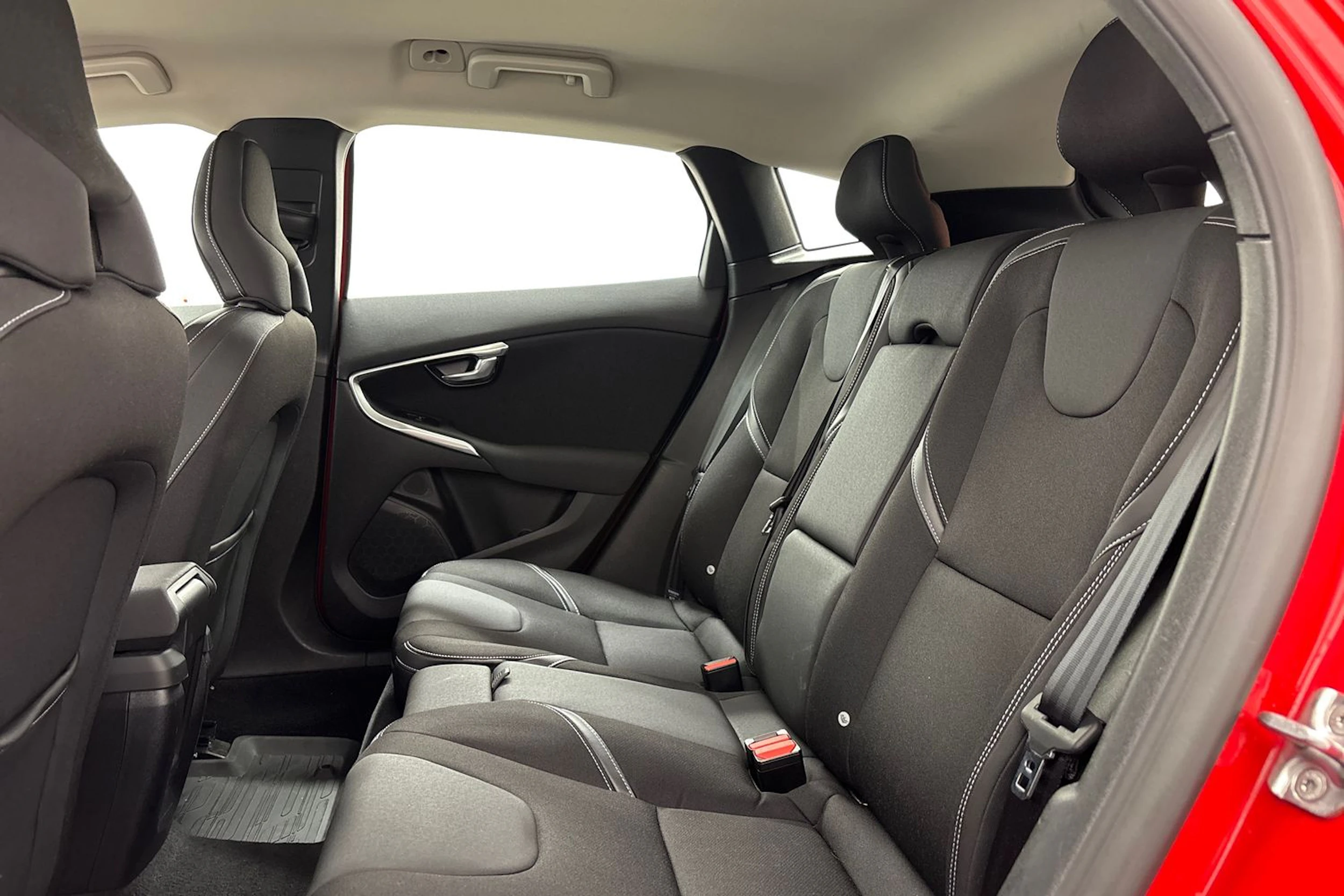 punainen Volvo V40 2016 kuva 15.