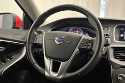 punainen Volvo V40 2016 kuva 16.