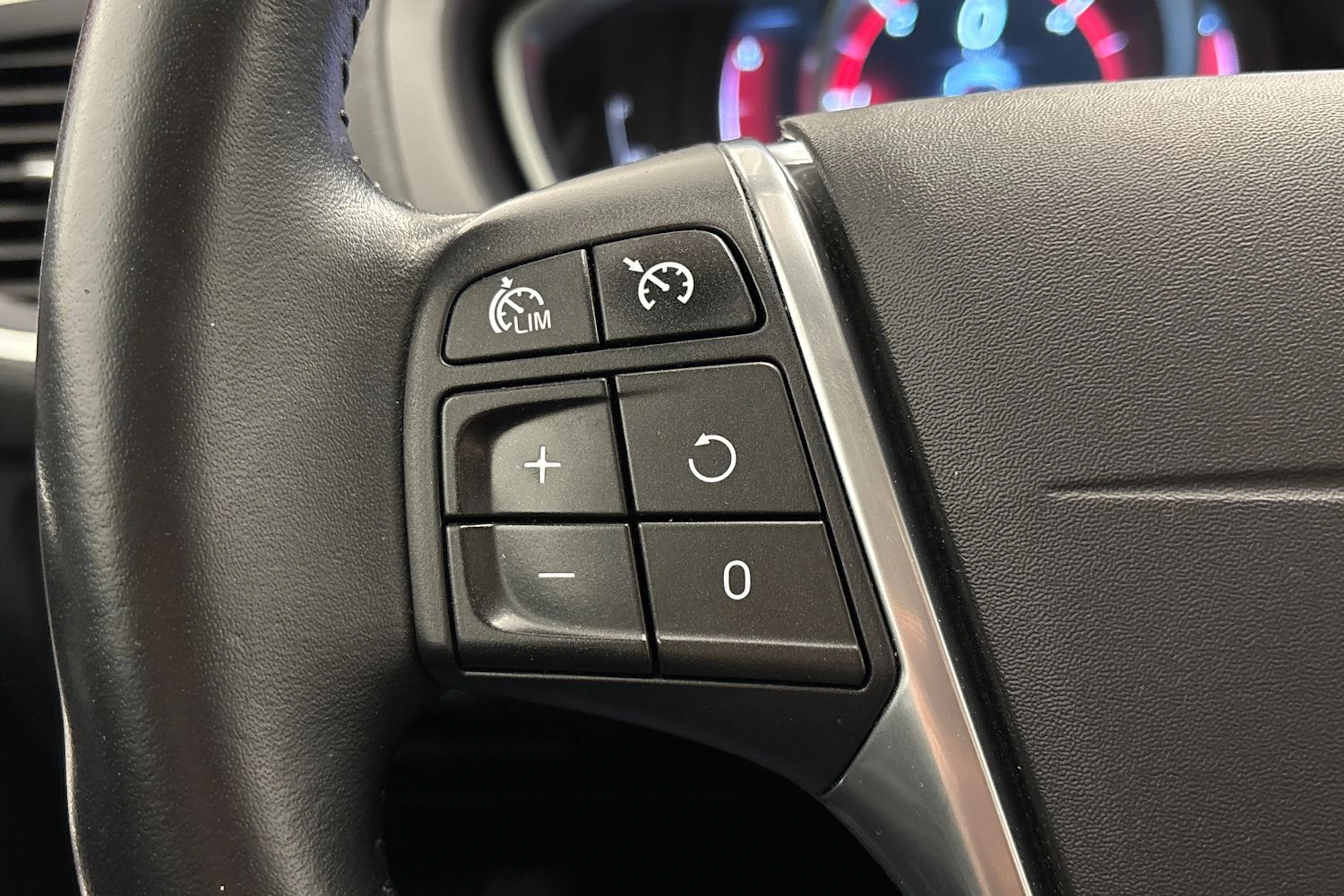 punainen Volvo V40 2016 kuva 17.