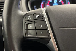 punainen Volvo V40 2016 kuva 17.