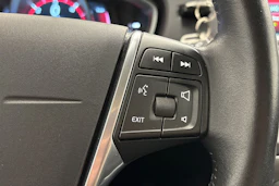 punainen Volvo V40 2016 kuva 18.