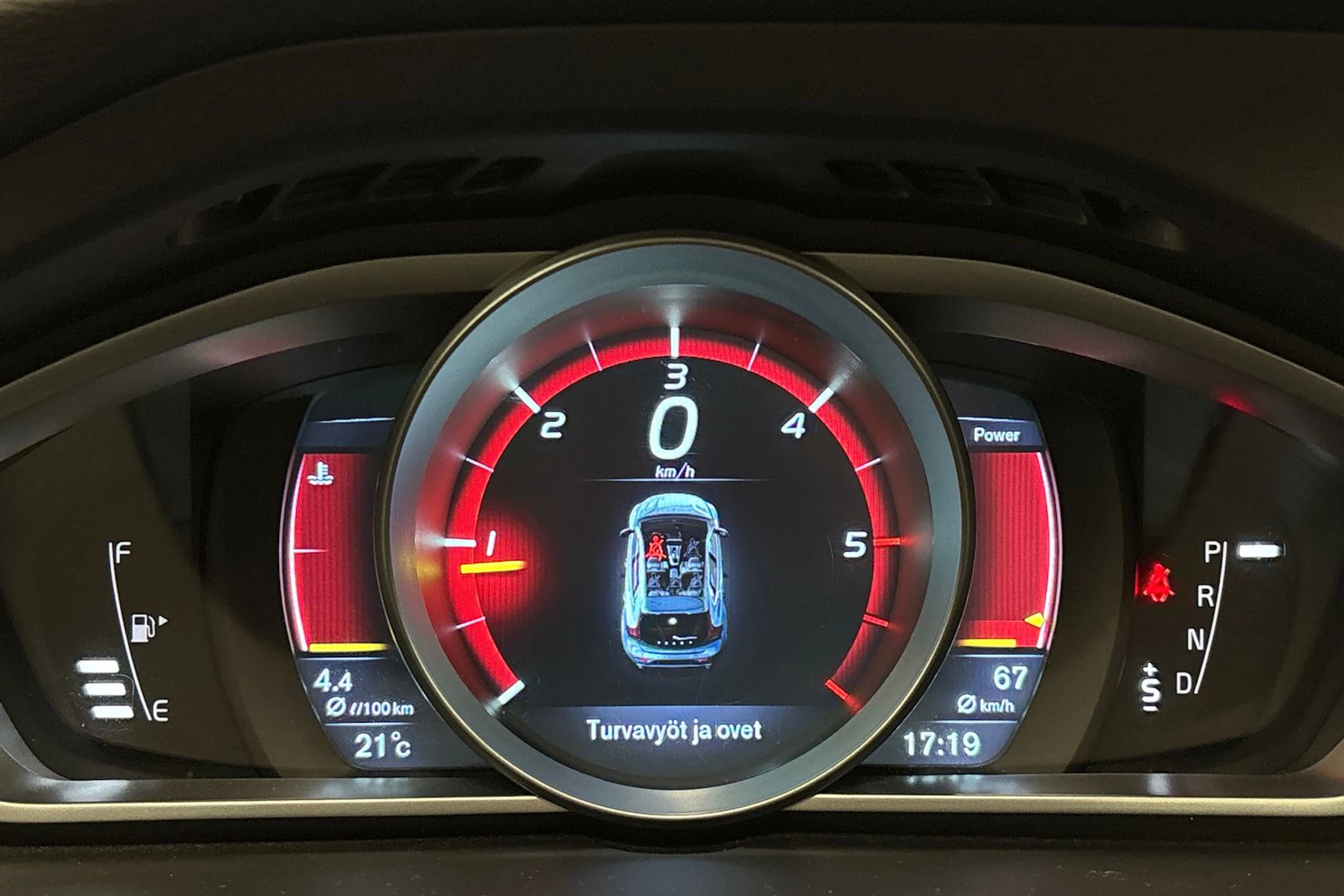 punainen Volvo V40 2016 kuva 19.