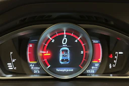 punainen Volvo V40 2016 kuva 19.