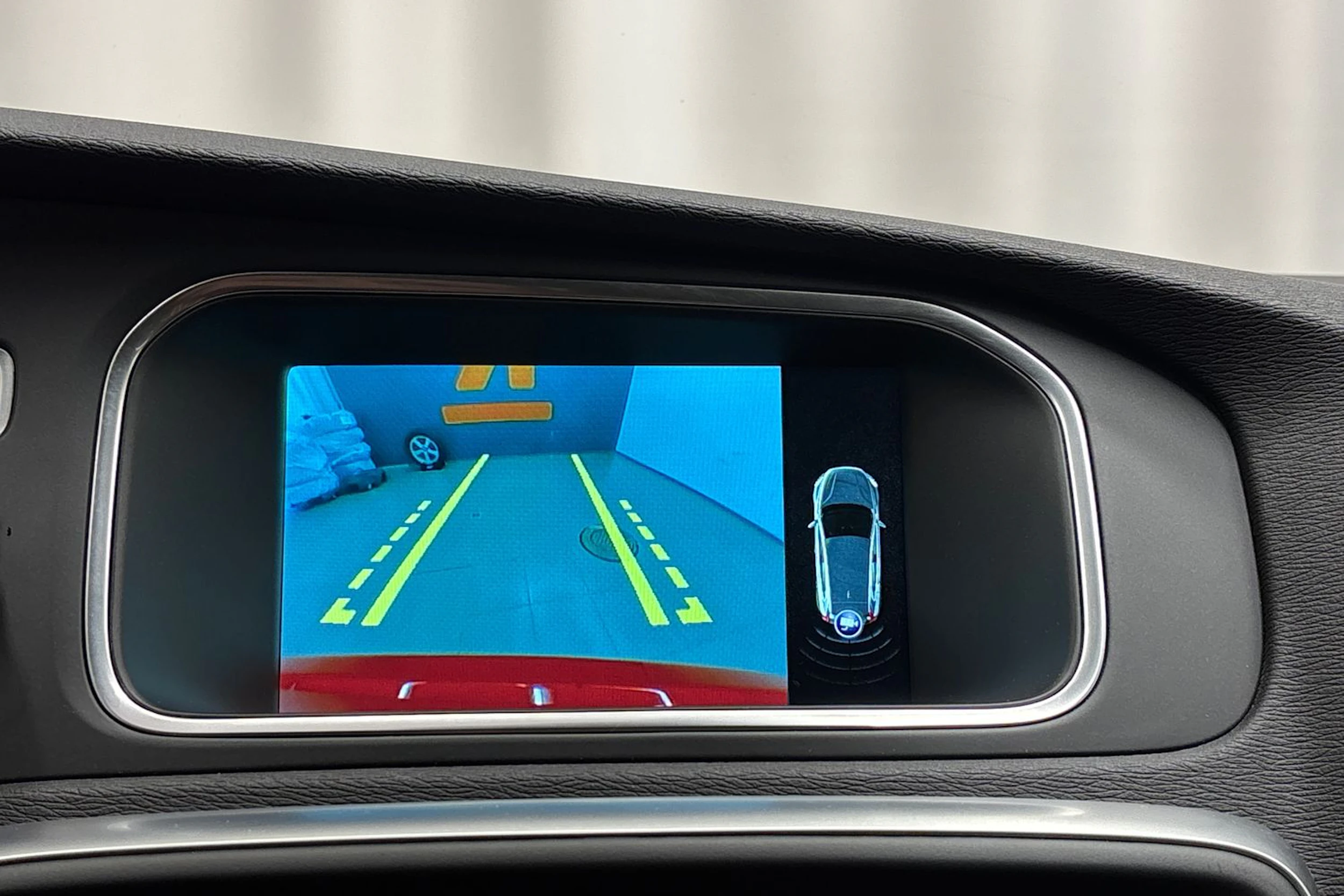 punainen Volvo V40 2016 kuva 20.