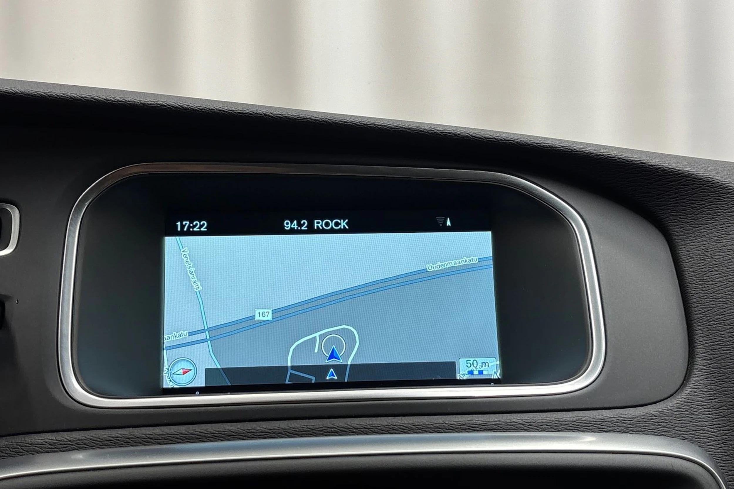 punainen Volvo V40 2016 kuva 22.