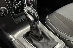 punainen Volvo V40 2016 kuva 23.