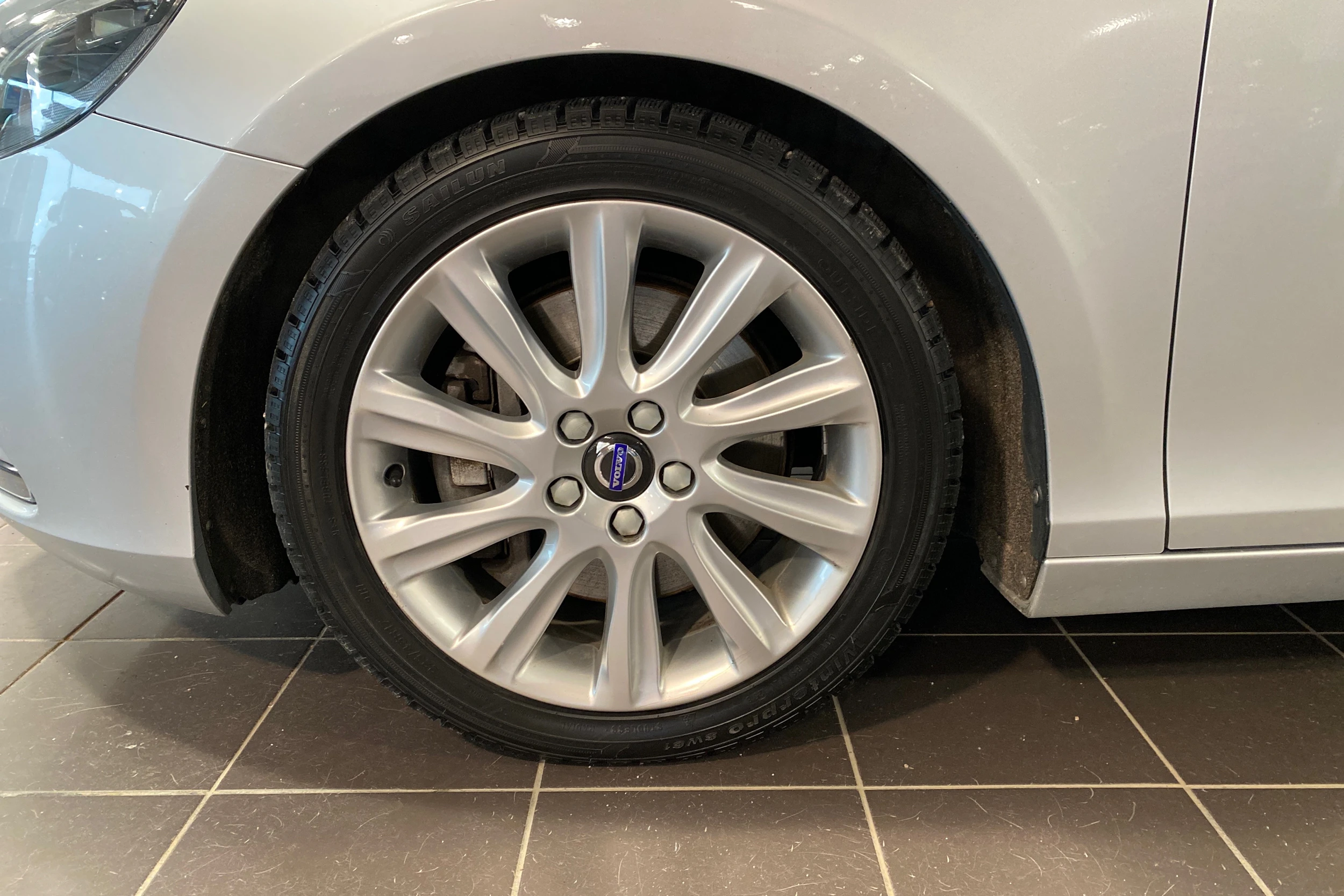 harmaa Volvo V40 2016 kuva 13.