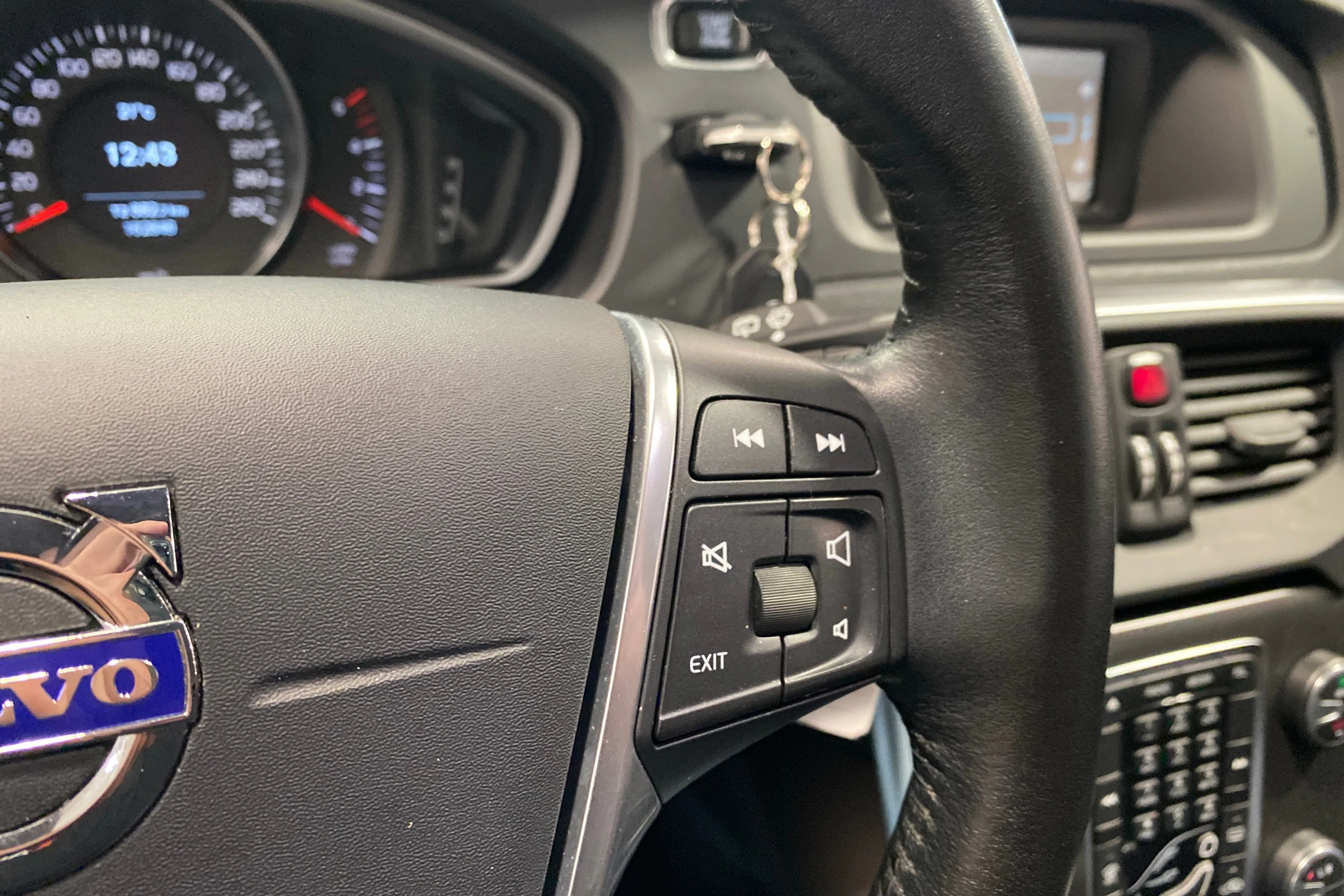 harmaa Volvo V40 2016 kuva 15.