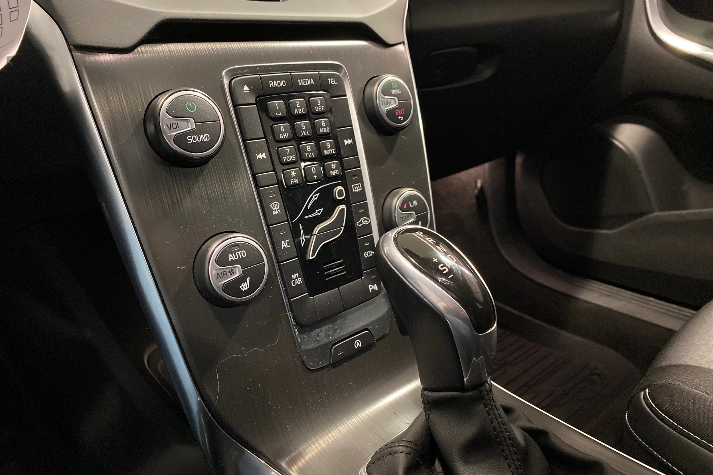 harmaa Volvo V40 2016 kuva 16.