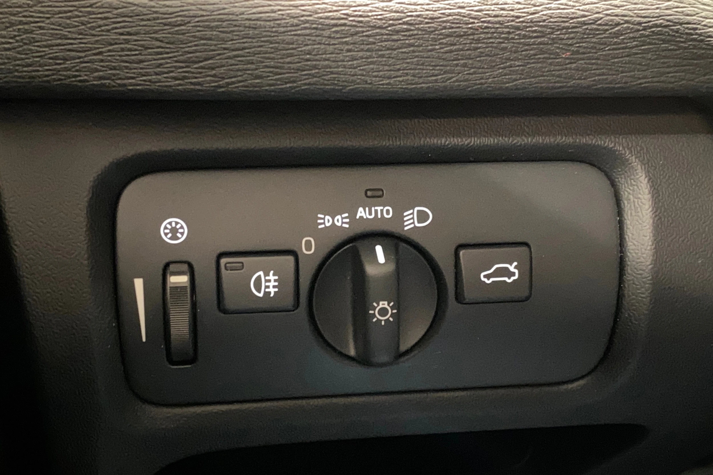 harmaa Volvo V40 2016 kuva 19.