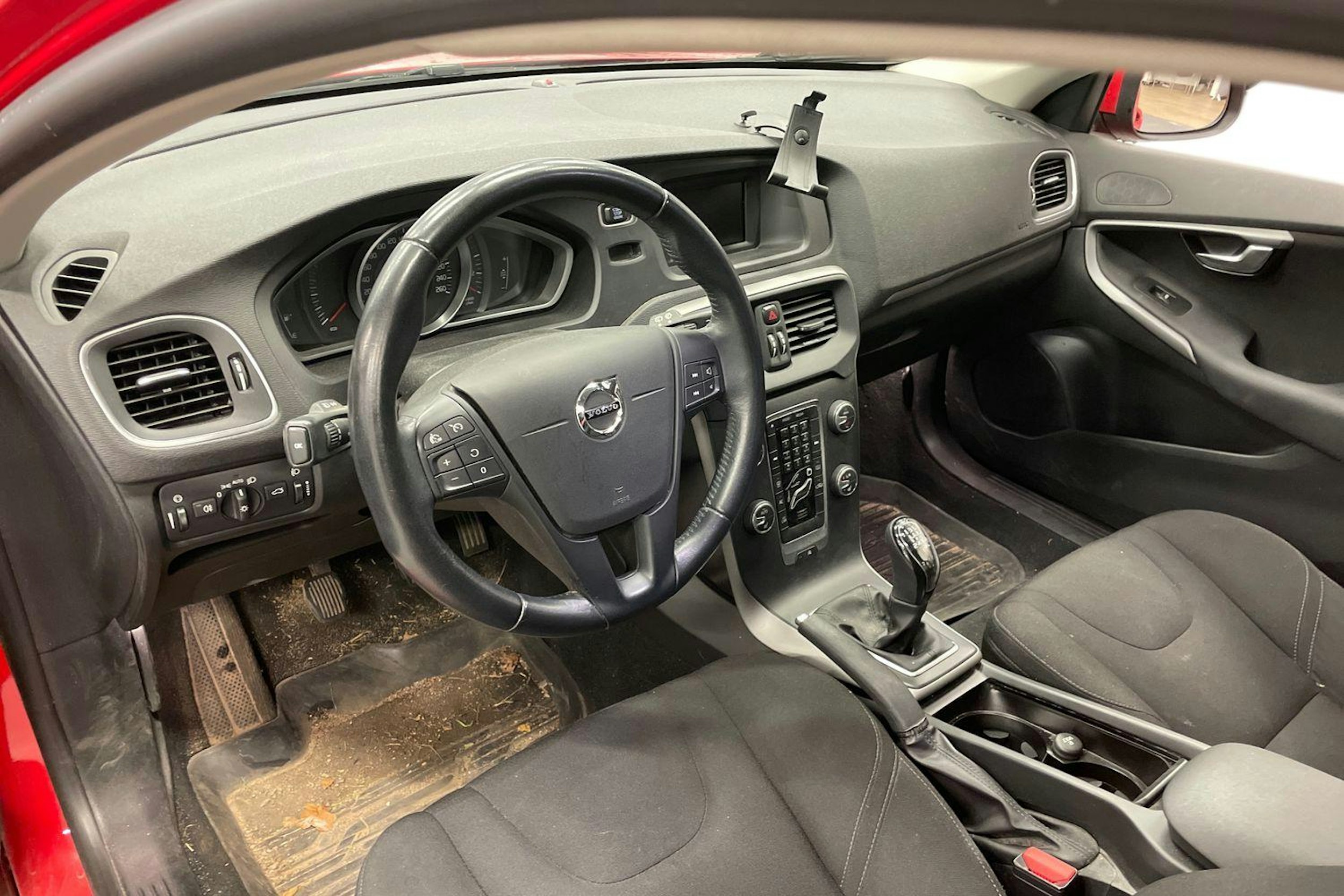 punainen Volvo V40 2016 kuva 3.