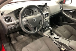 punainen Volvo V40 2016 kuva 7.