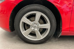 punainen Volvo V40 2016 kuva 11.