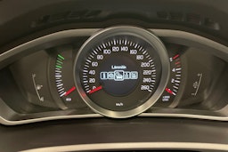punainen Volvo V40 2016 kuva 16.