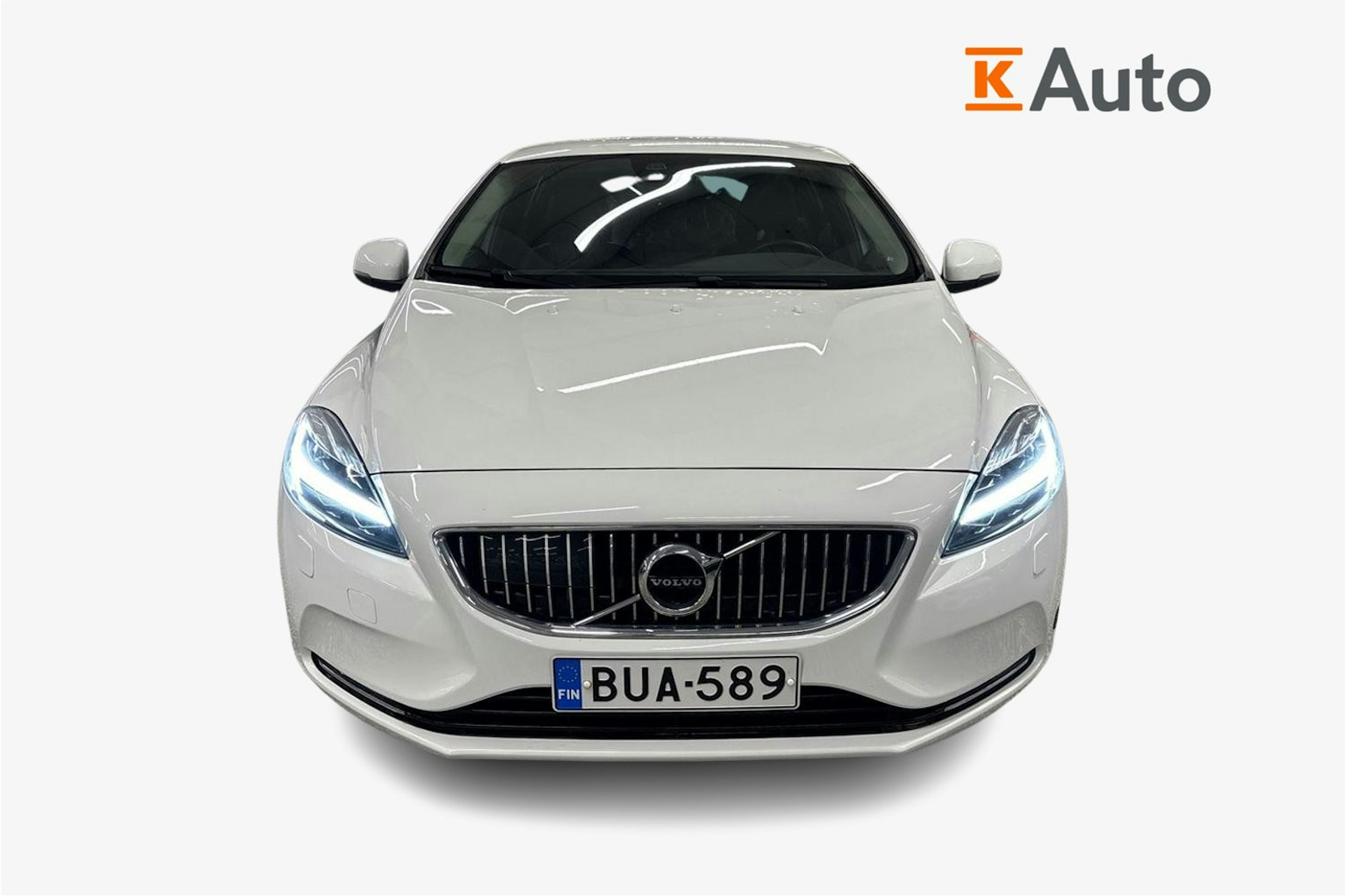 valkoinen Volvo V40 2017 kuva 5.