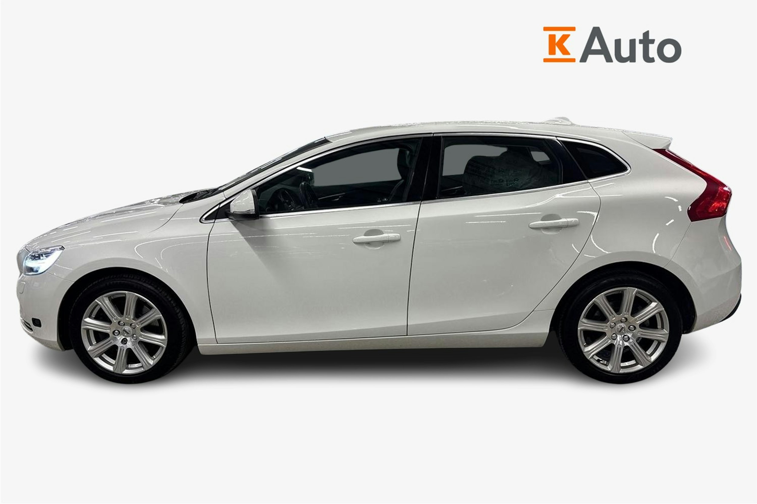 valkoinen Volvo V40 2017 kuva 6.