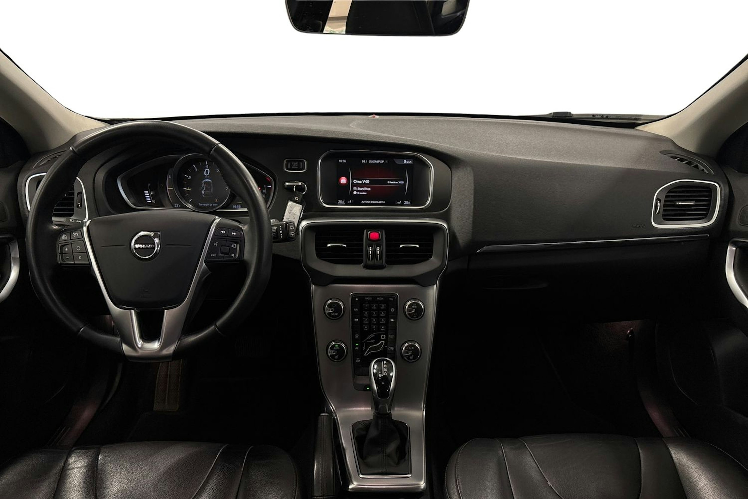 valkoinen Volvo V40 2017 kuva 9.