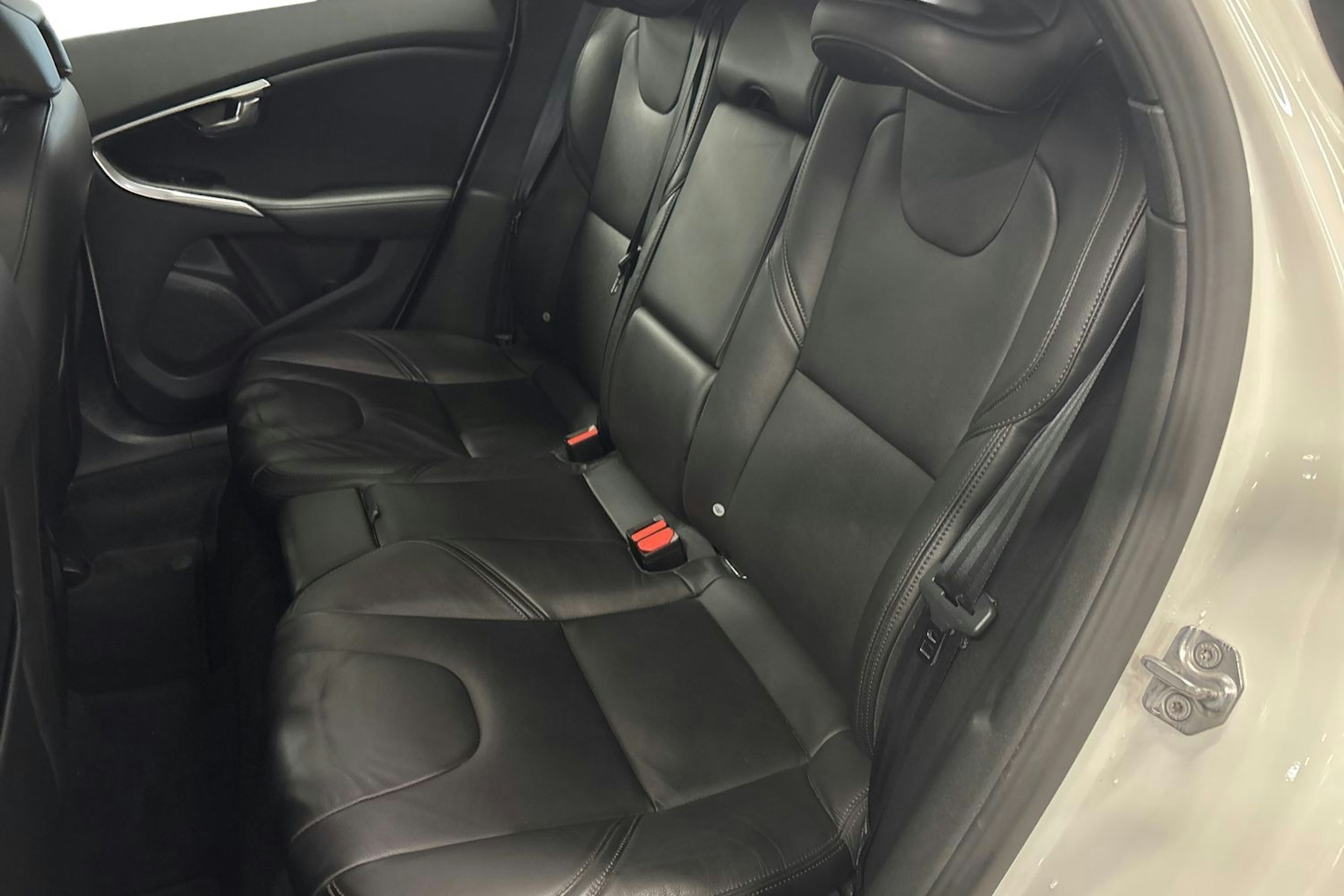 valkoinen Volvo V40 2017 kuva 10.