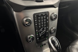valkoinen Volvo V40 2017 kuva 15.
