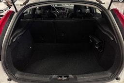 valkoinen Volvo V40 2017 kuva 23.