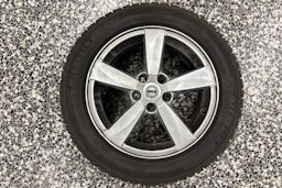 valkoinen Volvo V40 2017 kuva 24.