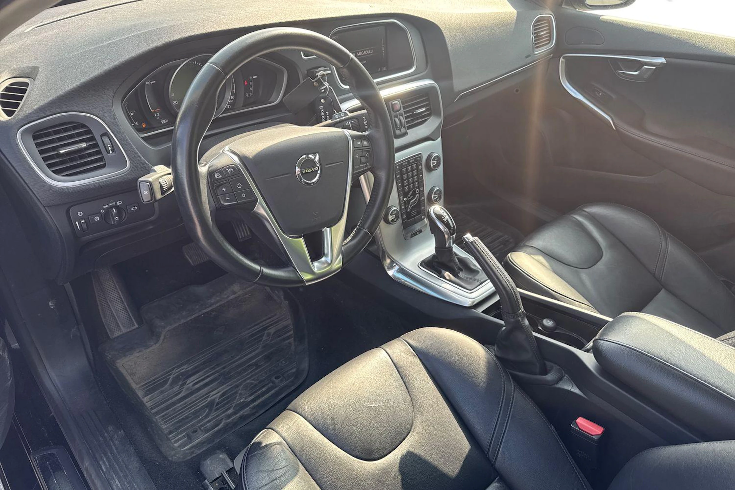 musta Volvo V40 2017 kuva 3.