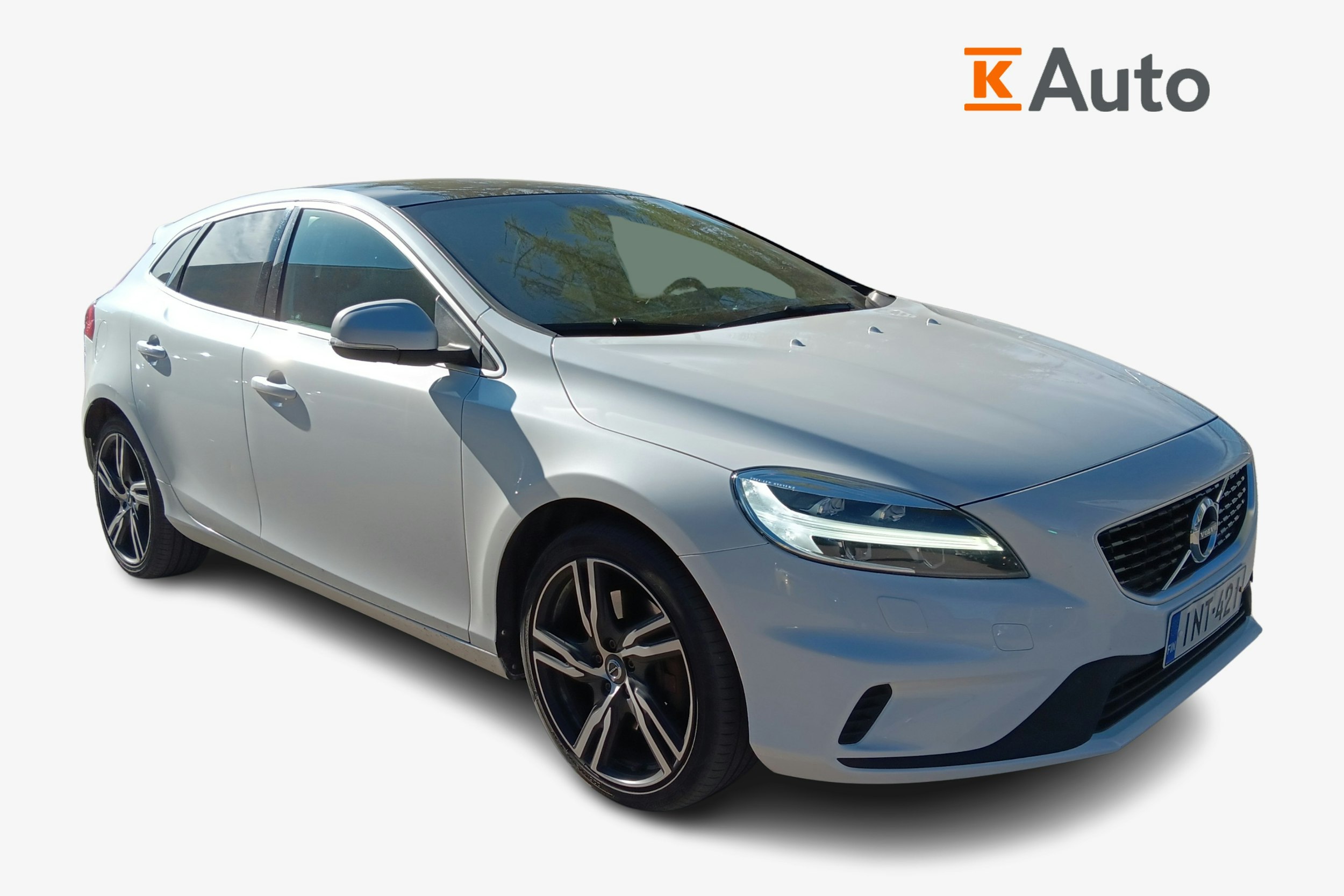 Valkoinen Volvo V40 2017 kuva 1.