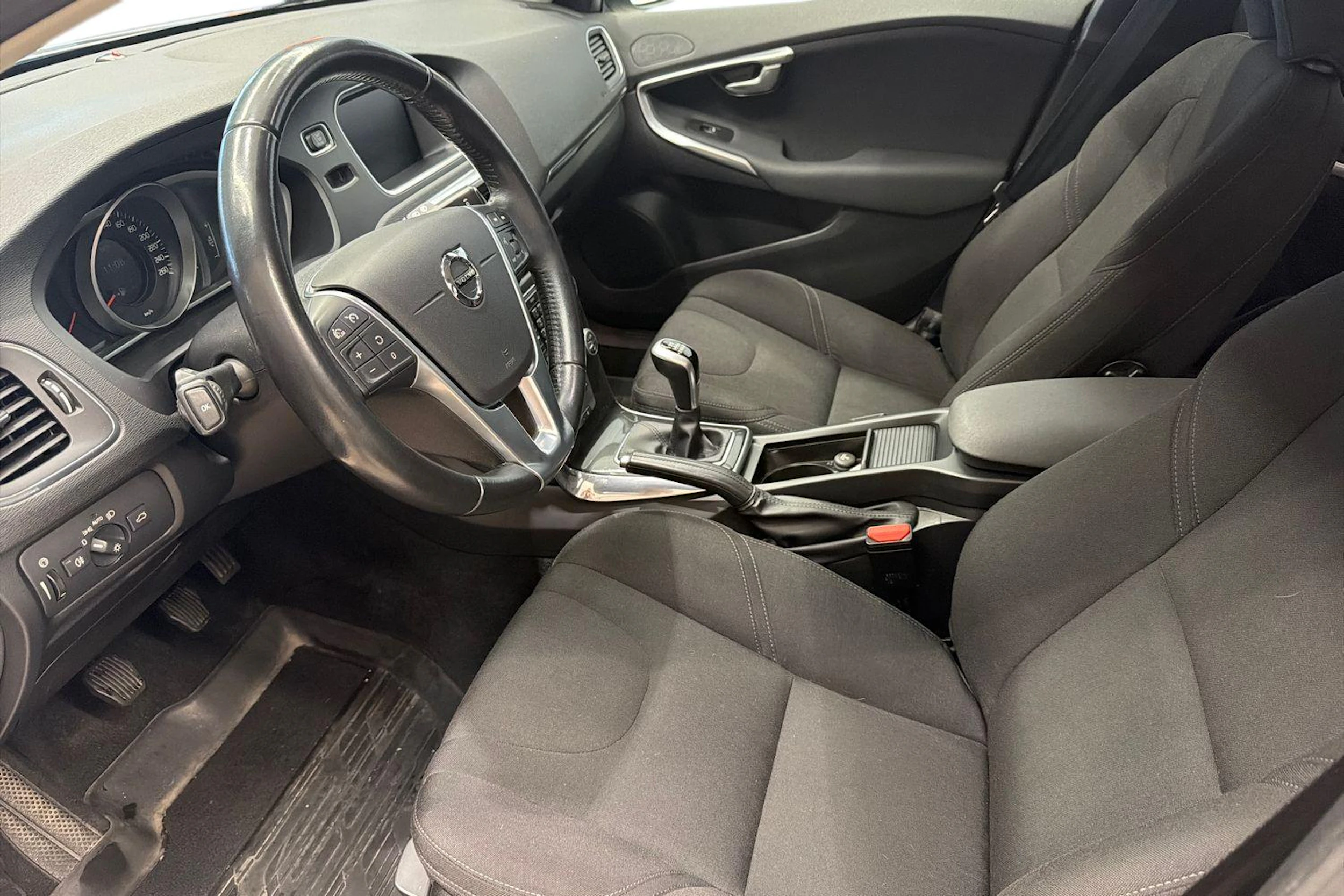 ruskea (beige) Volvo V40 2017 kuva 7.