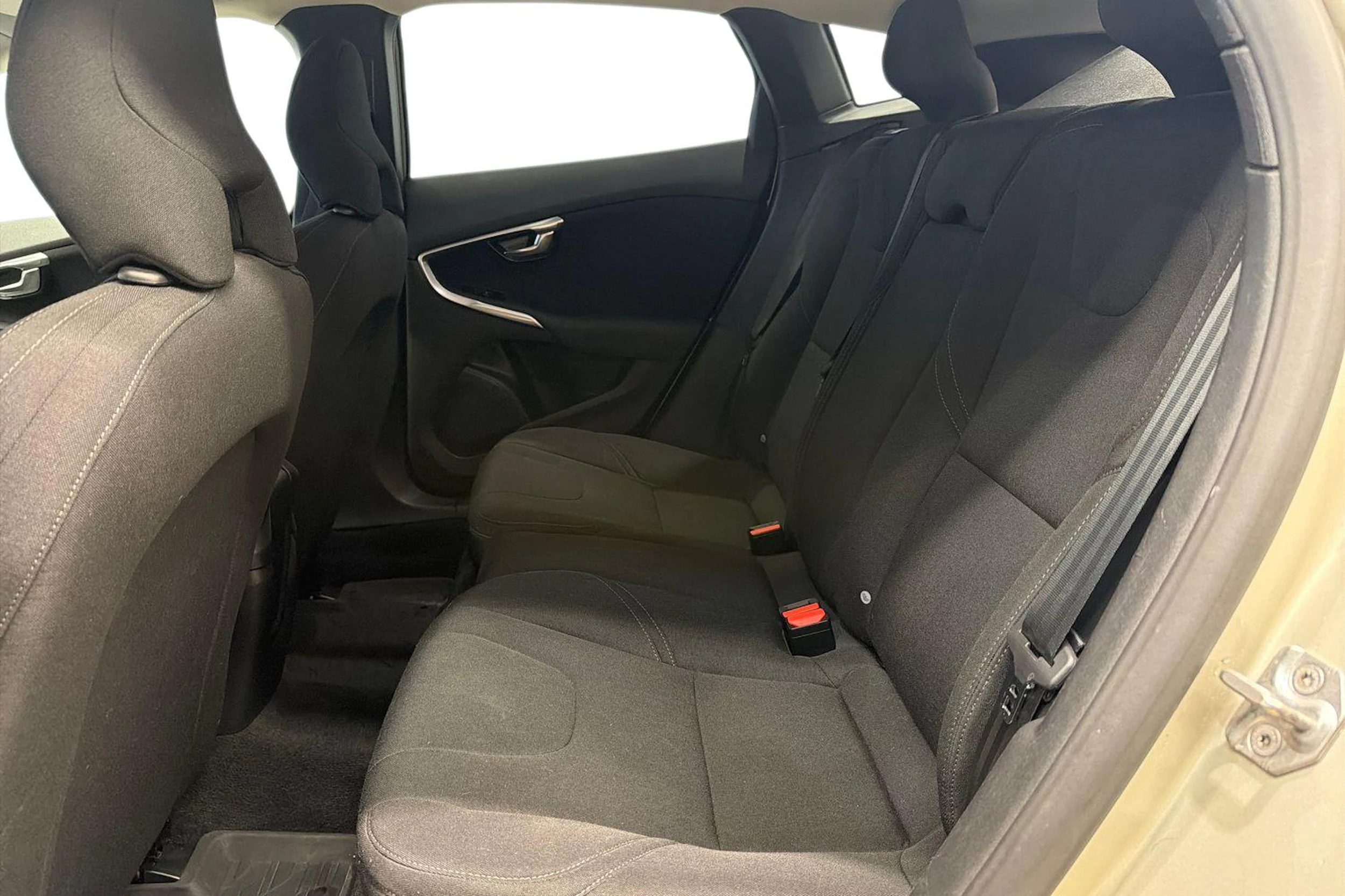 ruskea (beige) Volvo V40 2017 kuva 10.