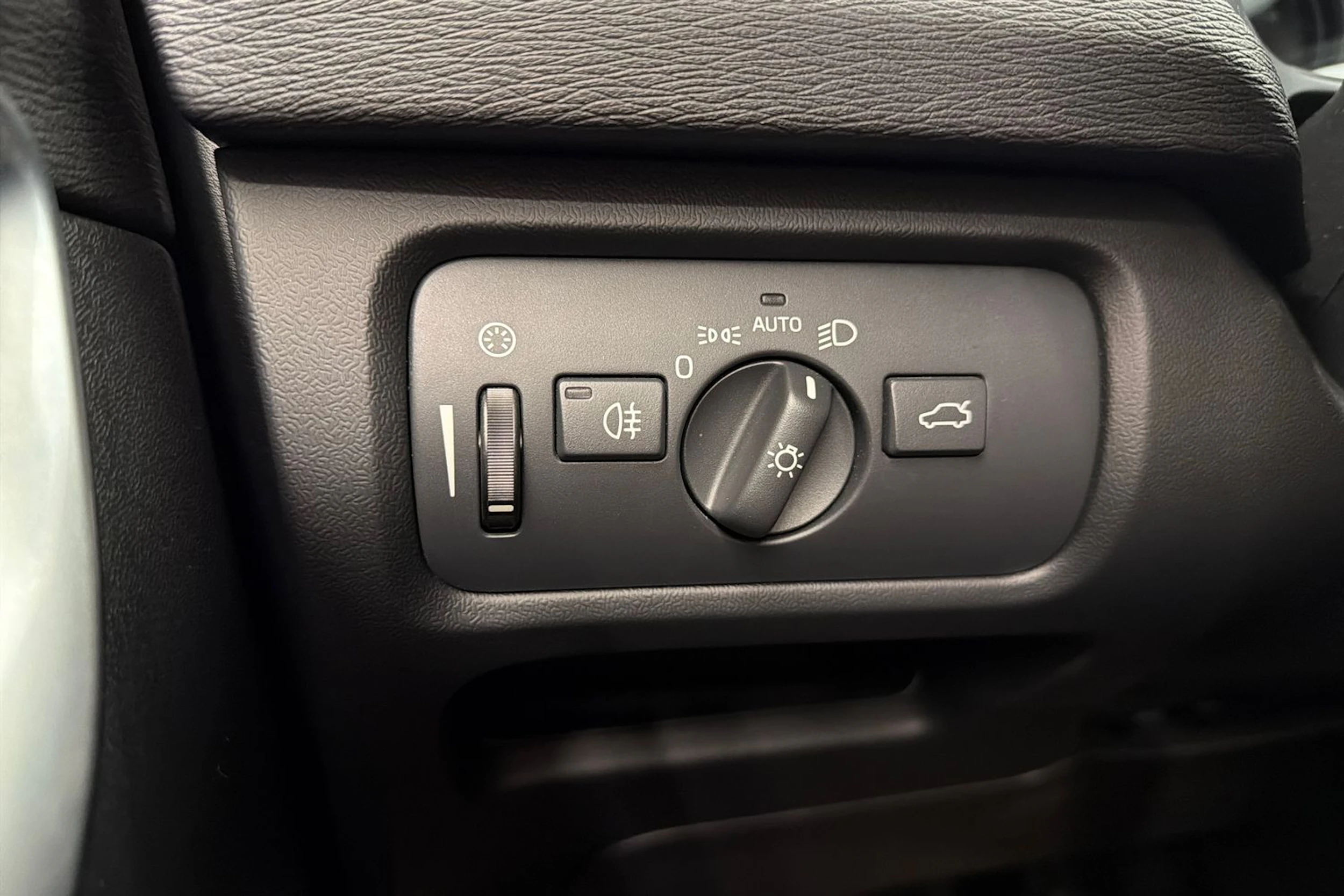 ruskea (beige) Volvo V40 2017 kuva 19.