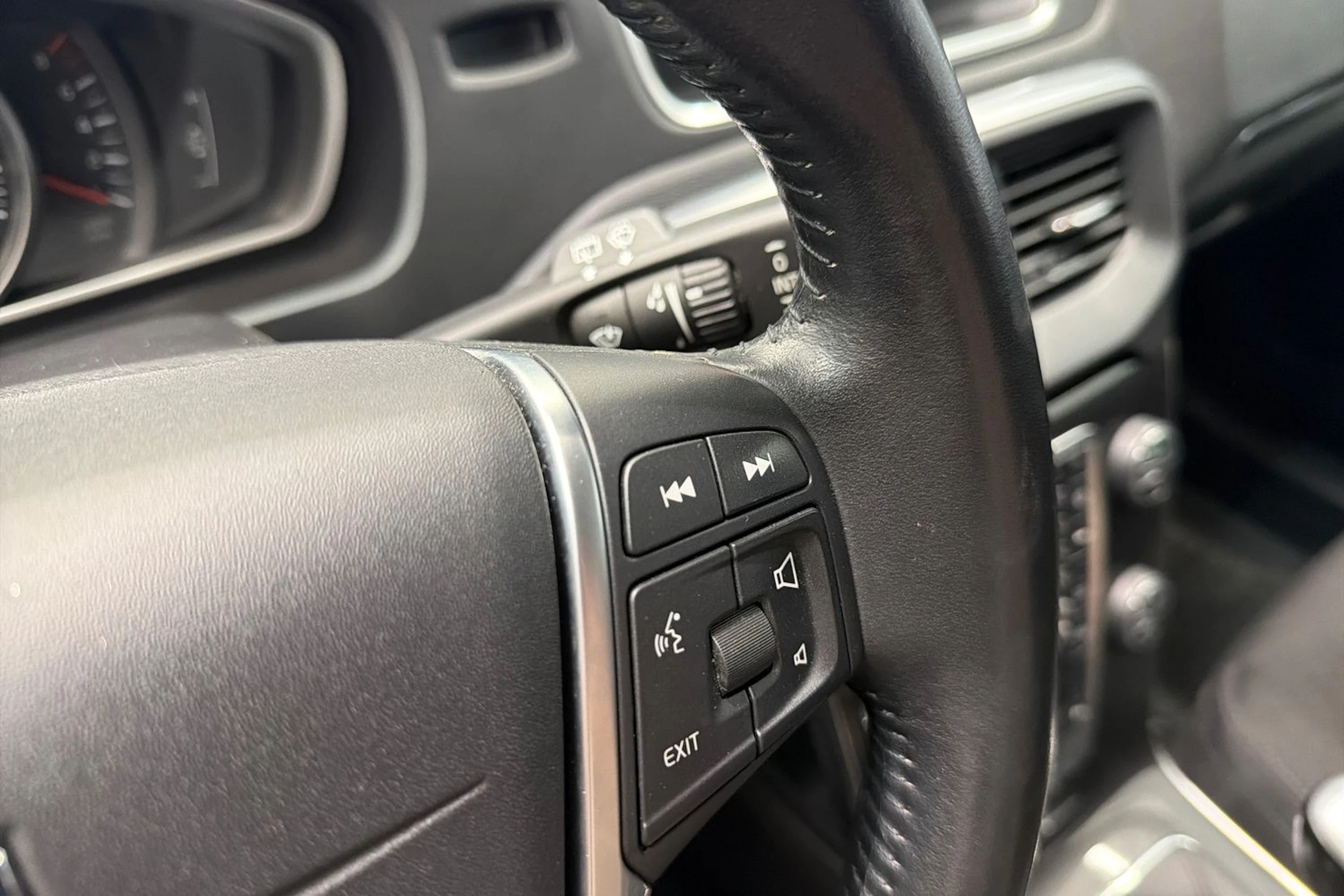 ruskea (beige) Volvo V40 2017 kuva 21.