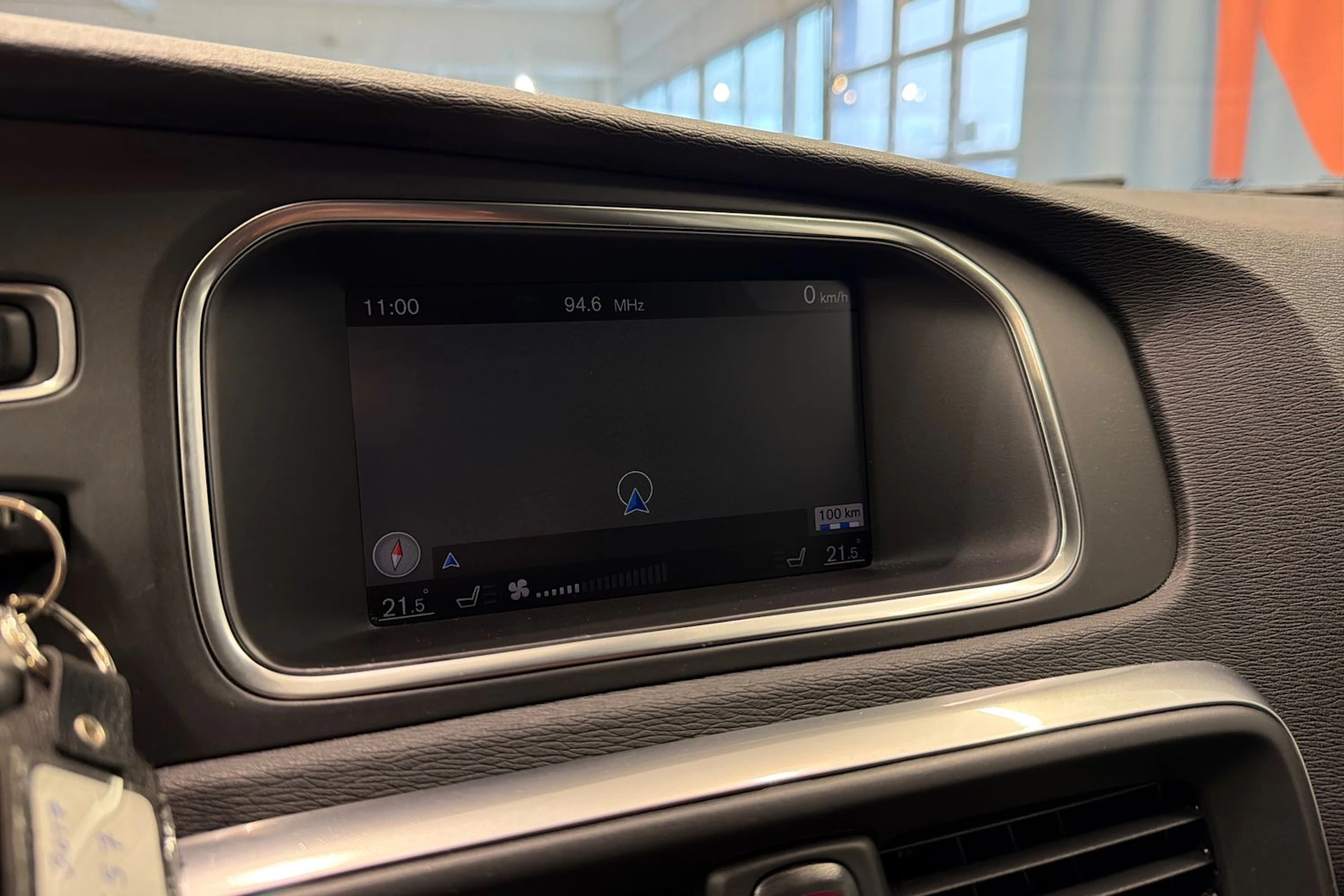 ruskea (beige) Volvo V40 2017 kuva 24.