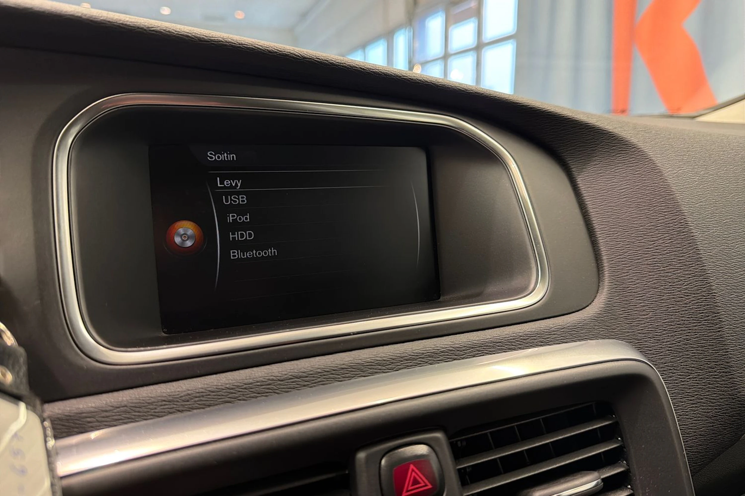 ruskea (beige) Volvo V40 2017 kuva 25.