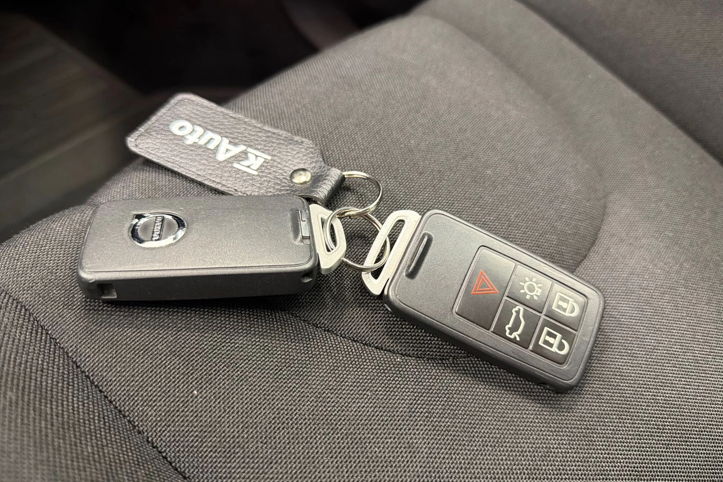 ruskea (beige) Volvo V40 2017 kuva 27.